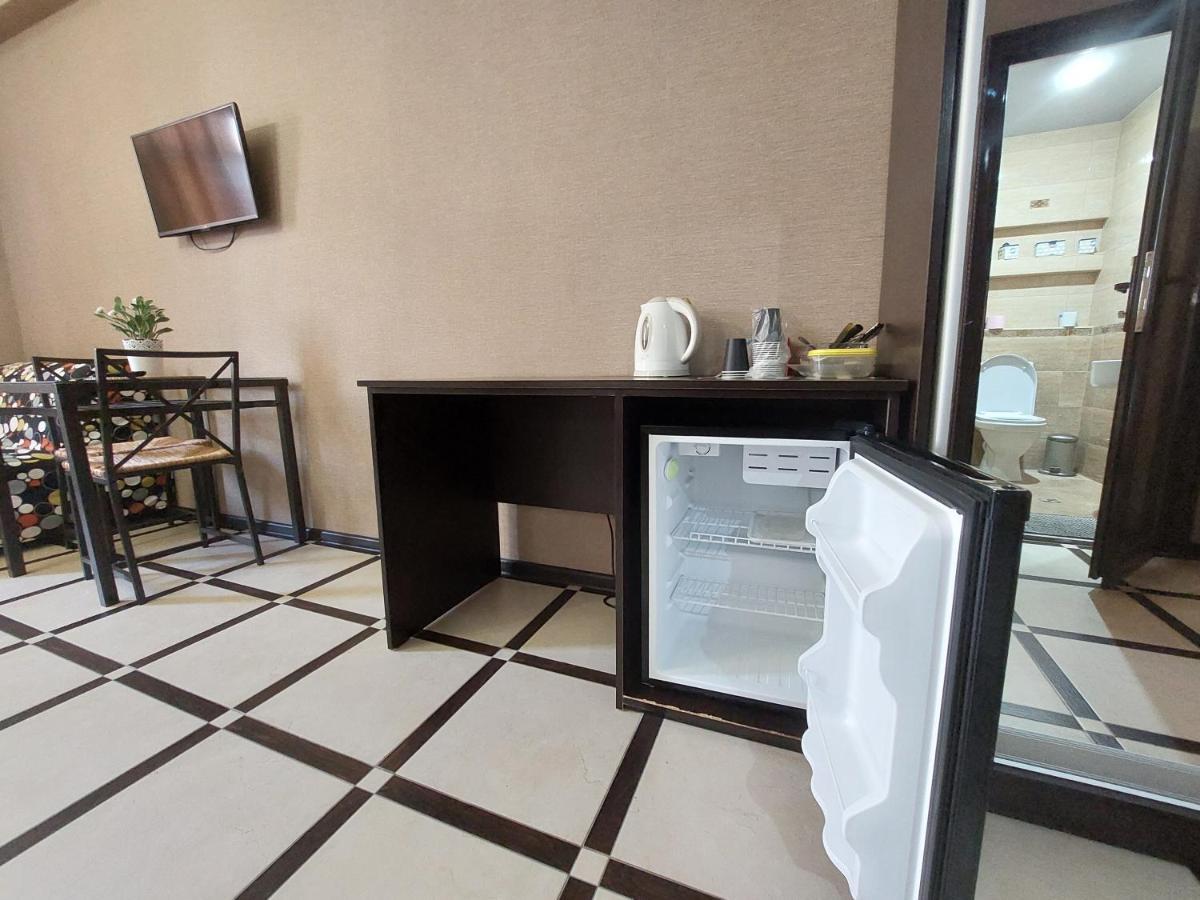 Hôtel Амир à Gagra Extérieur photo